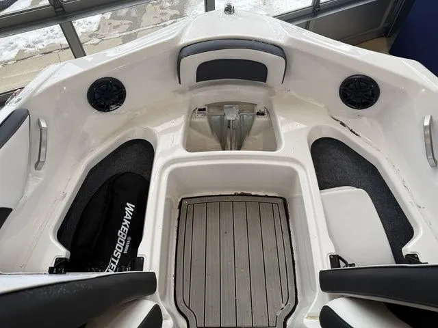 Slide: The Image of Yamaha 195S 2024 - 22