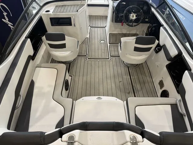 Slide: The Image of Yamaha 195S 2024 - 6