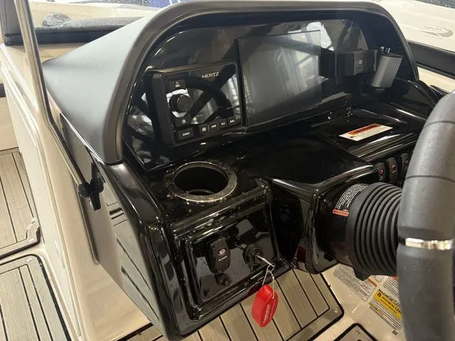 Slide: The Image of Yamaha 195S 2024 - 14