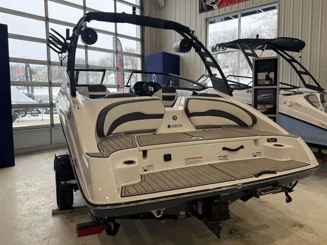 Slide: The Image of Yamaha 195S 2024 - 3