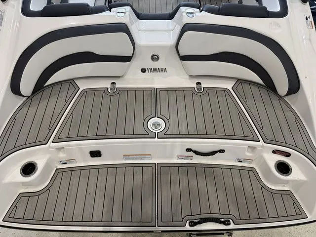 Slide: The Image of Yamaha 195S 2024 - 5