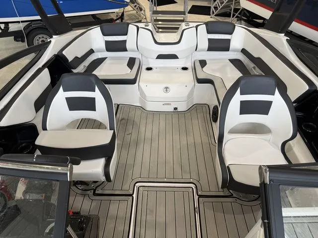 Slide: The Image of Yamaha 195S 2024 - 7