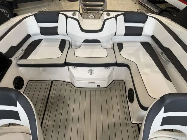 Slide: The Image of Yamaha 195S 2024 - 8