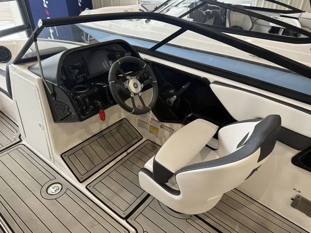 Slide: The Image of Yamaha 195S 2024 - 10