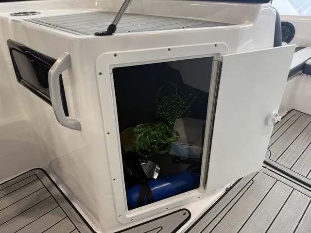 Slide: The Image of Yamaha 195S 2024 - 18