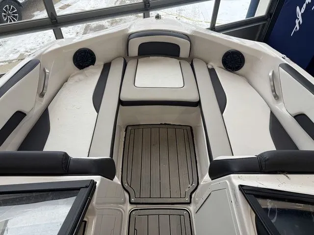 Slide: The Image of Yamaha 195S 2024 - 20