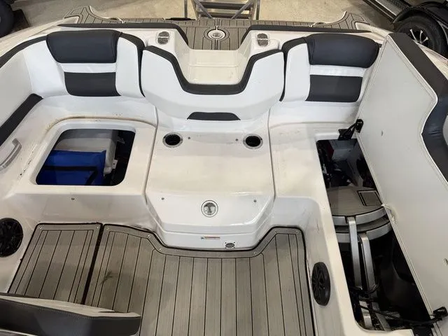 Slide: The Image of Yamaha 195S 2024 - 9