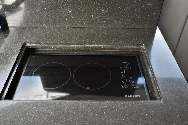 Slide: The Image of Built-in Kenyon cooktop on 2019 Silverton 41 Sport Bridge yacht. - 41