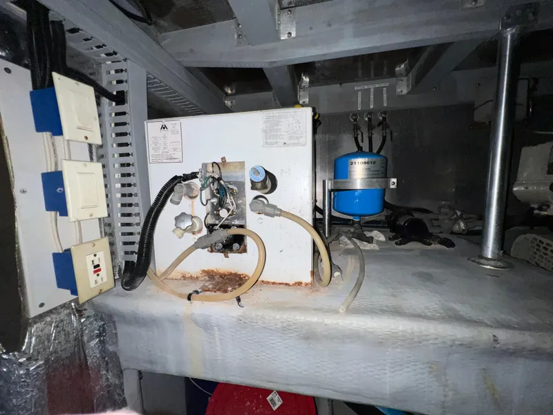 Slide: The Image of Mainship 47 Motor Yacht 1998 - 81