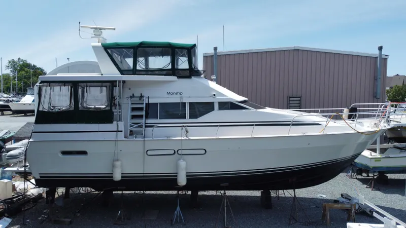 Slide: The Image of Mainship 47 Motor Yacht 1998 - 90