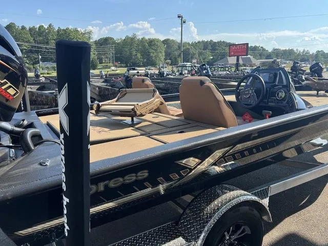 Slide: The Image of Xpress H20C Crappie 2025 - 10