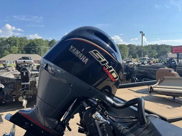 Slide: The Image of Xpress H20C Crappie 2025 - 11