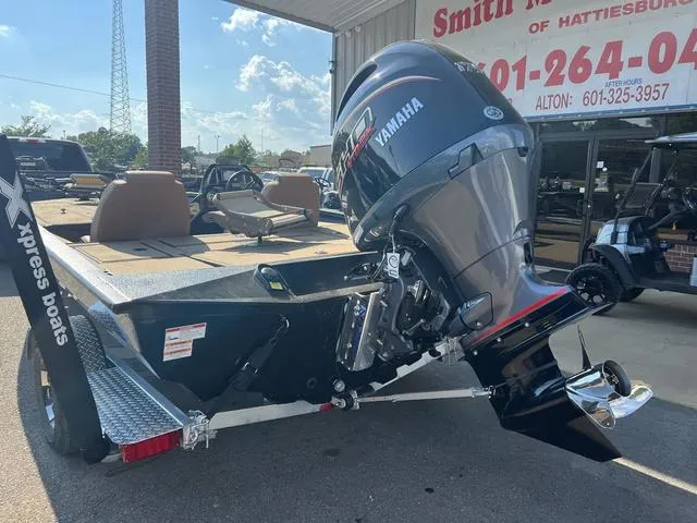 Slide: The Image of Xpress H20C Crappie 2025 - 13