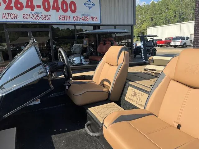 Slide: The Image of Xpress H20C Crappie 2025 - 17