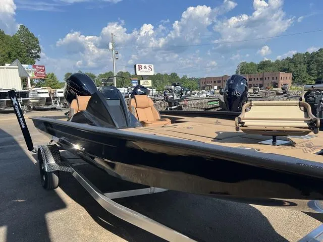 Slide: The Image of Xpress H20C Crappie 2025 - 5