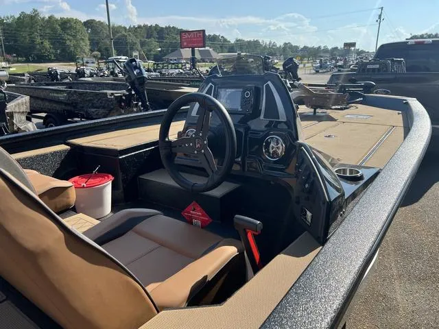 Slide: The Image of Xpress H20C Crappie 2025 - 7