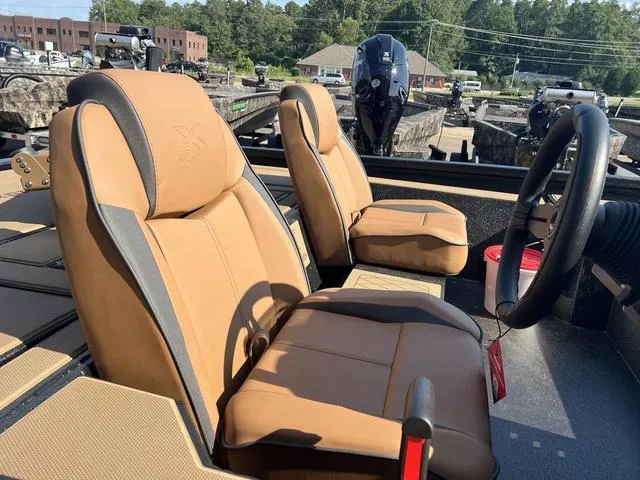 Slide: The Image of Xpress H20C Crappie 2025 - 8