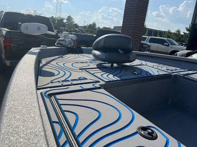 Slide: The Image of Xpress H22B 2025 - 18