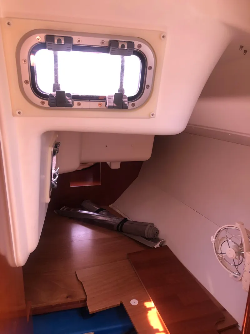 Slide: The Image of Beneteau Oceanis 31 2011 - 103