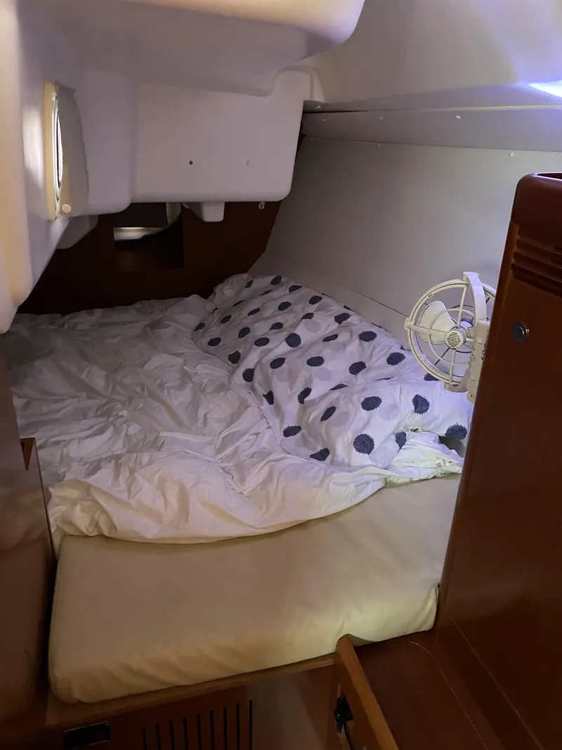 Slide: The Image of Beneteau Oceanis 31 2011 - 104