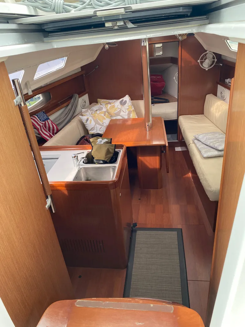 Slide: The Image of Beneteau Oceanis 31 2011 - 58