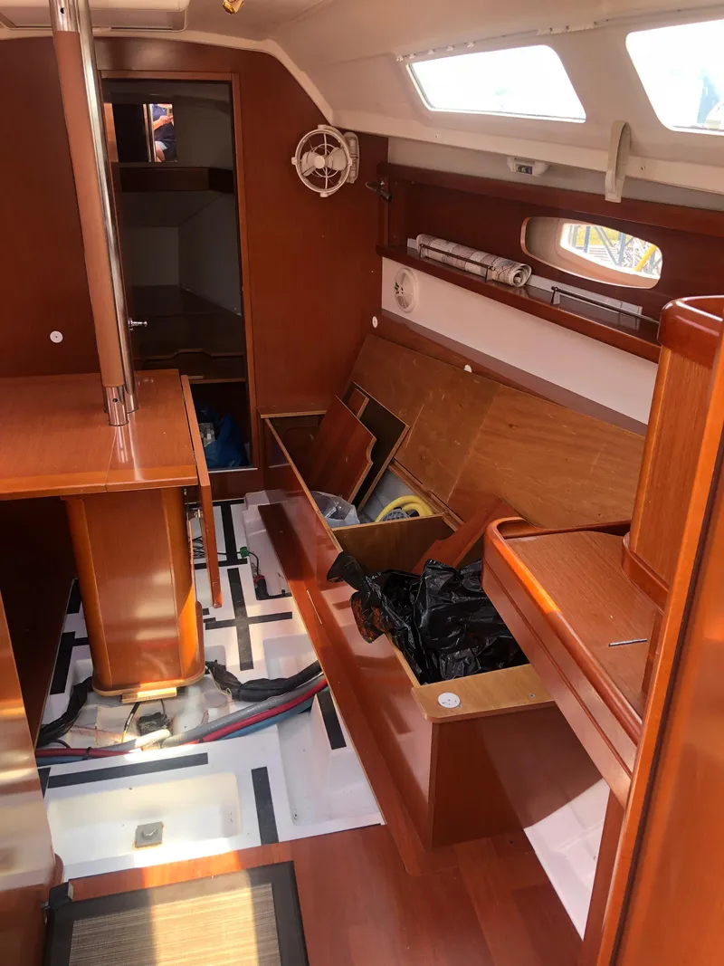 Slide: The Image of Beneteau Oceanis 31 2011 - 59