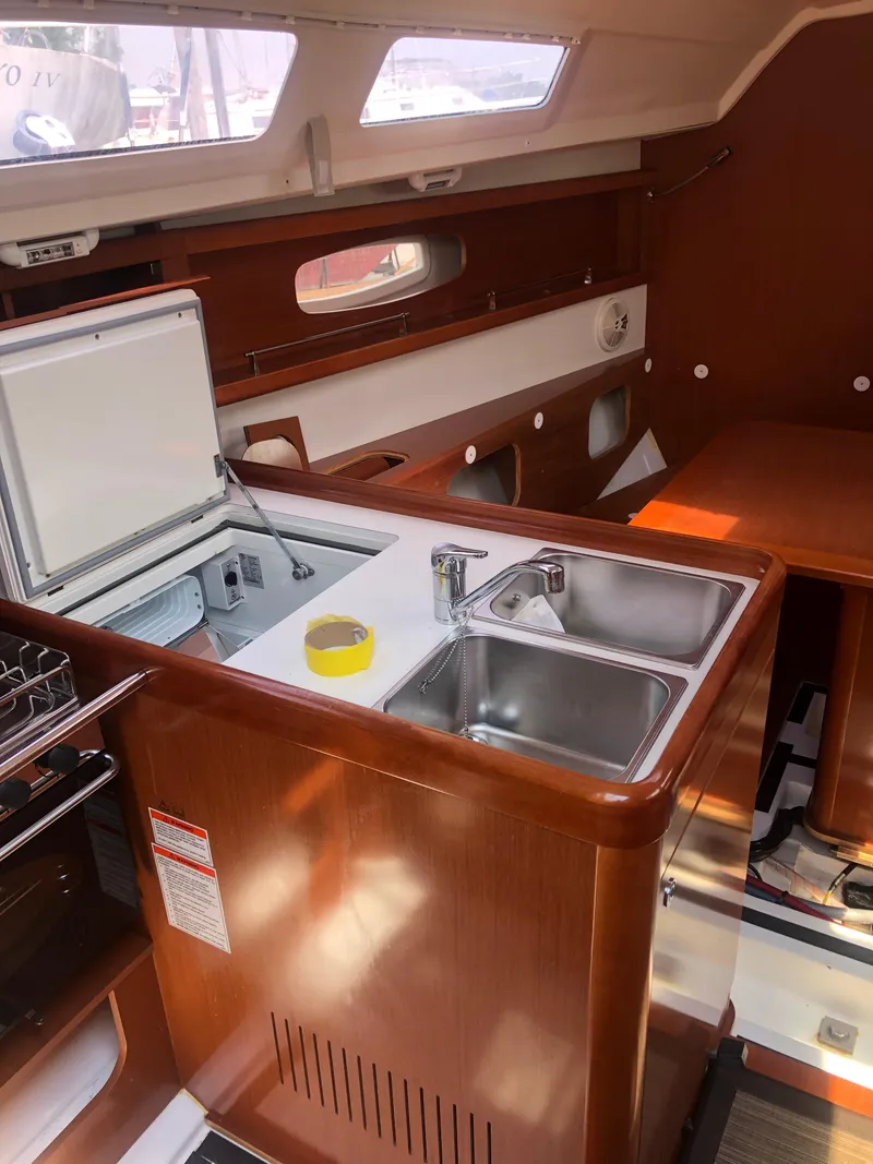 Slide: The Image of Beneteau Oceanis 31 2011 - 60