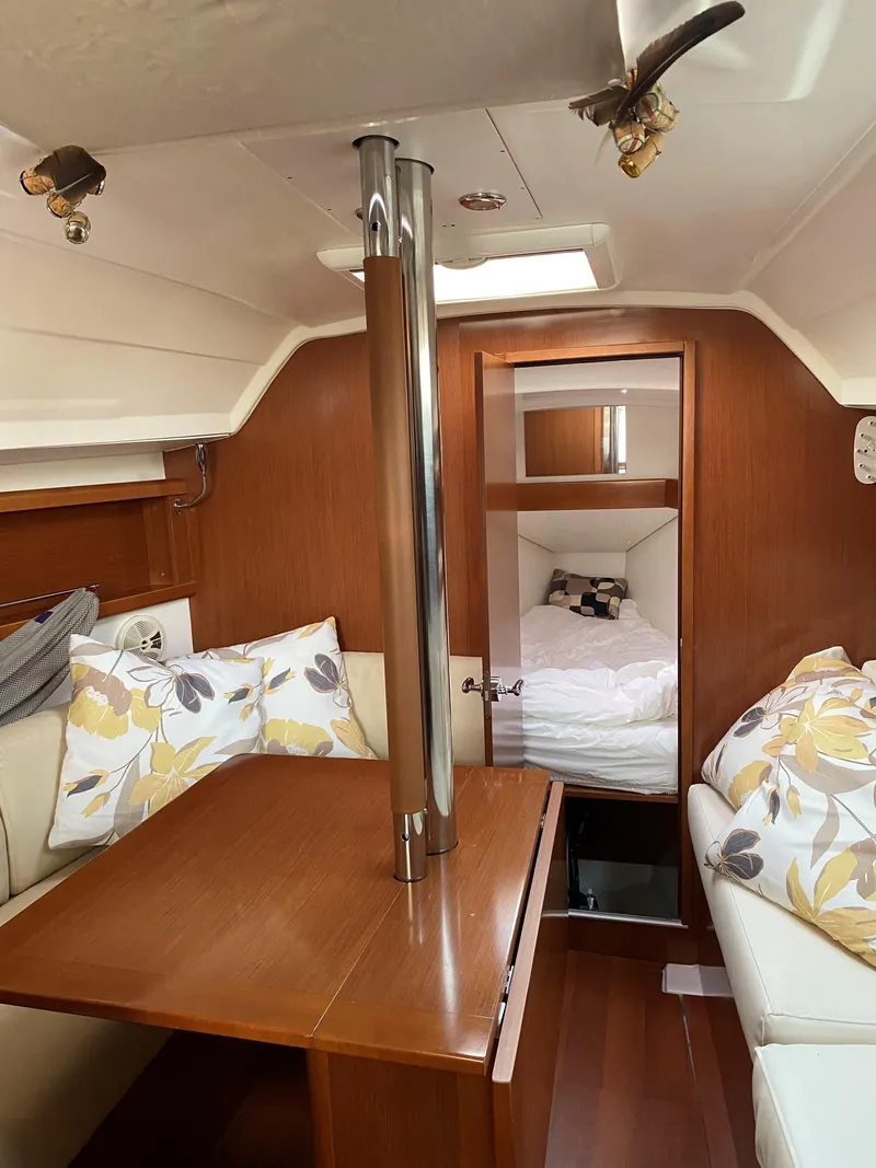 Slide: The Image of Beneteau Oceanis 31 2011 - 71