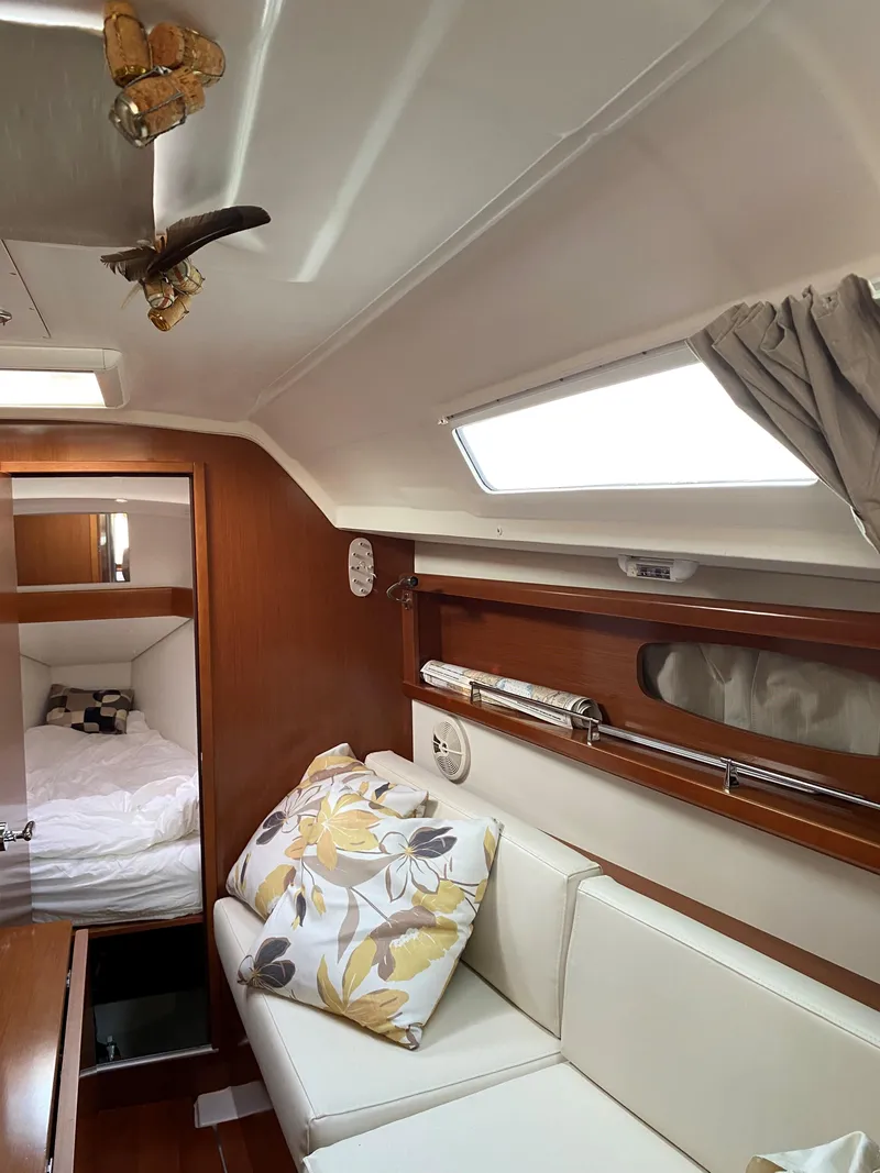 Slide: The Image of Beneteau Oceanis 31 2011 - 72