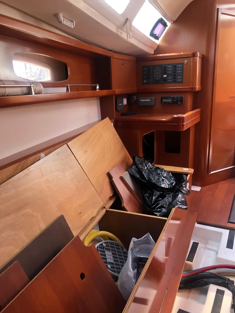 Slide: The Image of Beneteau Oceanis 31 2011 - 73