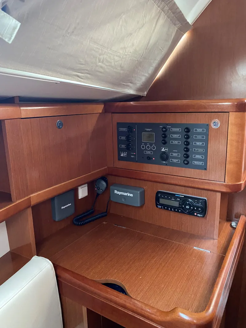 Slide: The Image of Beneteau Oceanis 31 2011 - 79