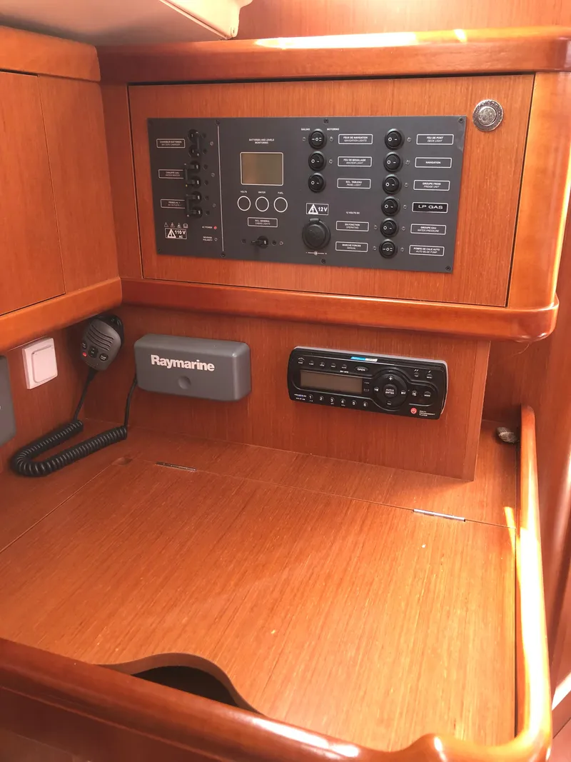 Slide: The Image of Beneteau Oceanis 31 2011 - 80