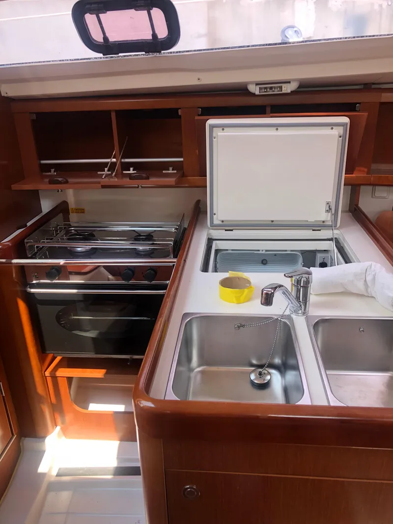 Slide: The Image of Beneteau Oceanis 31 2011 - 82