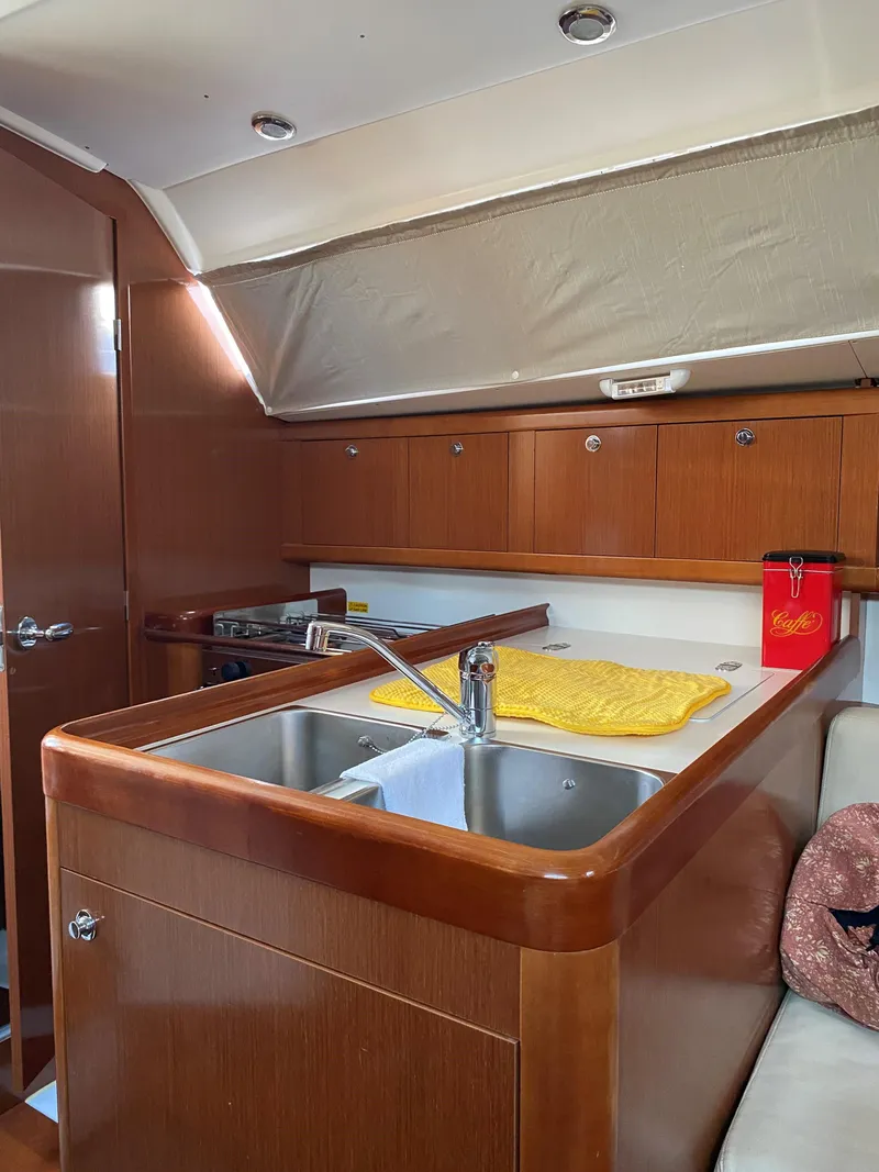 Slide: The Image of Beneteau Oceanis 31 2011 - 83