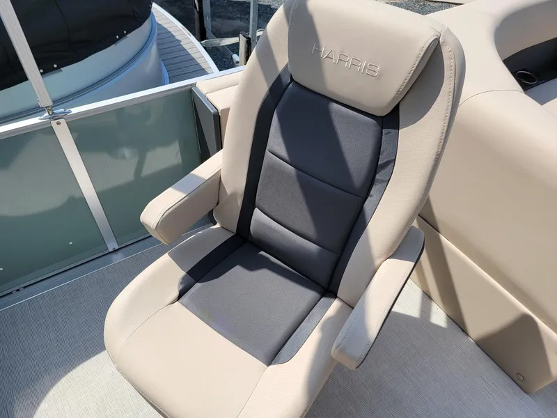 Slide: The Image of Captain's chair on a 2025 Harris Cruiser 230 pontoon boat. - 20
