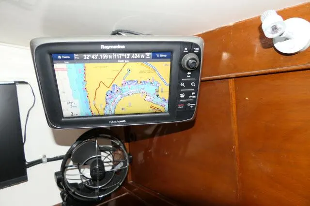 Slide: The Image of Raymarine navigation system on Southern Ocean GALLANT 53, 1970 model boat. - 14
