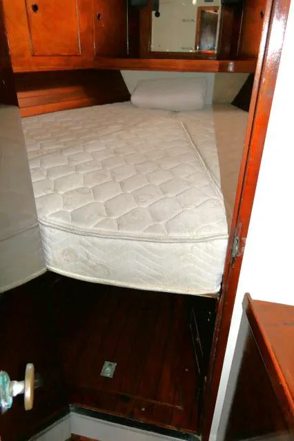 Slide: The Image of Cabin bed inside a 1970 Southern Ocean GALLANT 53 sailboat. - 22