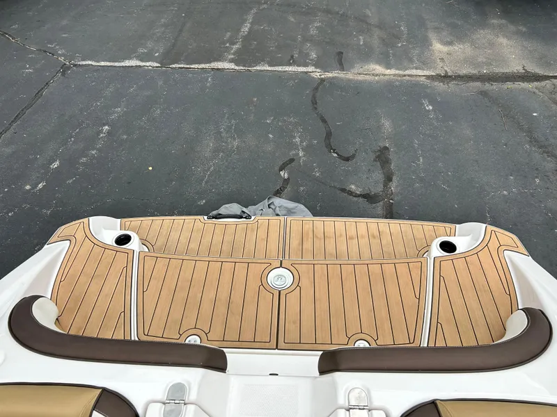 Slide: The Image of Yamaha Boats 195 S 2022 model, rear deck view with teak flooring. - 9