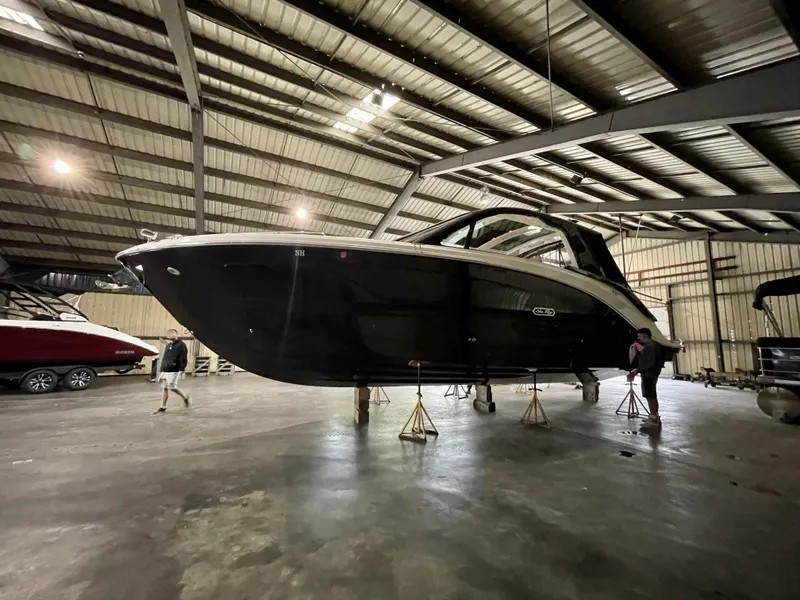 Slide: The Image of Sea Ray 370DAO 2023 - 13