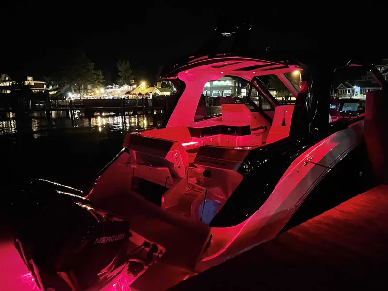 Slide: The Image of Sea Ray 370DAO 2023 - 4