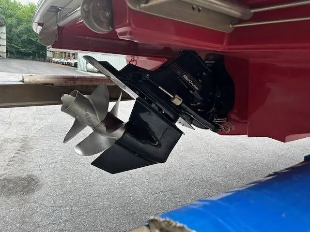 Slide: The Image of Sea Ray 250SDX 2022 - 18