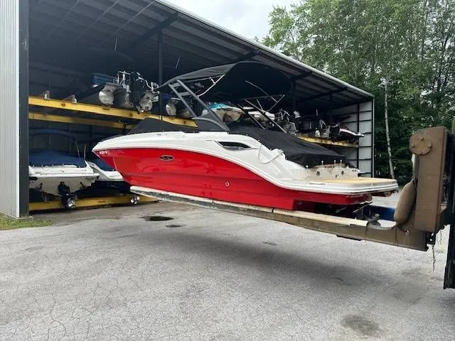 Slide: The Image of Sea Ray 250SDX 2022 - 6