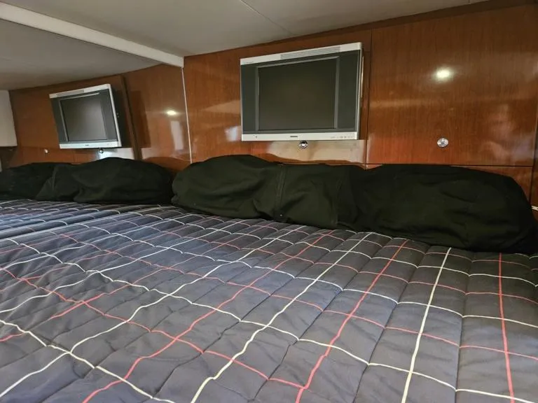 Slide: The Image of 2007 Formula 400 Super Sport cabin with bed and dual wall-mounted TVs. - 21