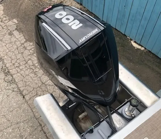 Slide: The Image of Mercury 100 outboard motor on 2024 Sun Tracker Party Barge 22 XP3. - 31