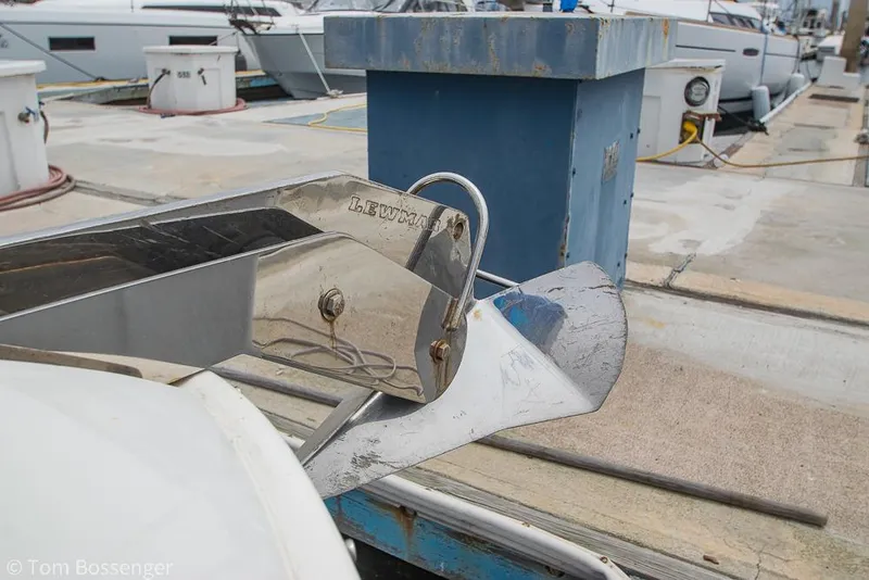 Slide: The Image of Anchor of a 2017 Sea Ray SLX 280 at a marina dock. - 27