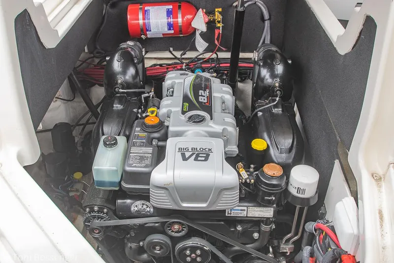 Slide: The Image of Engine compartment of 2017 Sea Ray SLX 280 with Big Block V8 engine. - 29