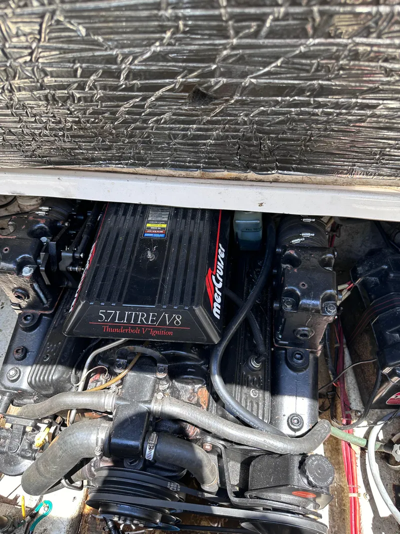 Slide: The Image of 1996 Maxum 2400 SCR boat engine, 5.7L V8 MerCruiser Thunderbolt V Ignition. - 16