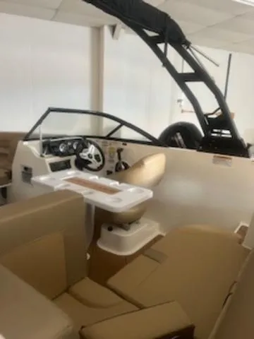 Slide: The Image of Bayliner DX 2050 2024 - 5