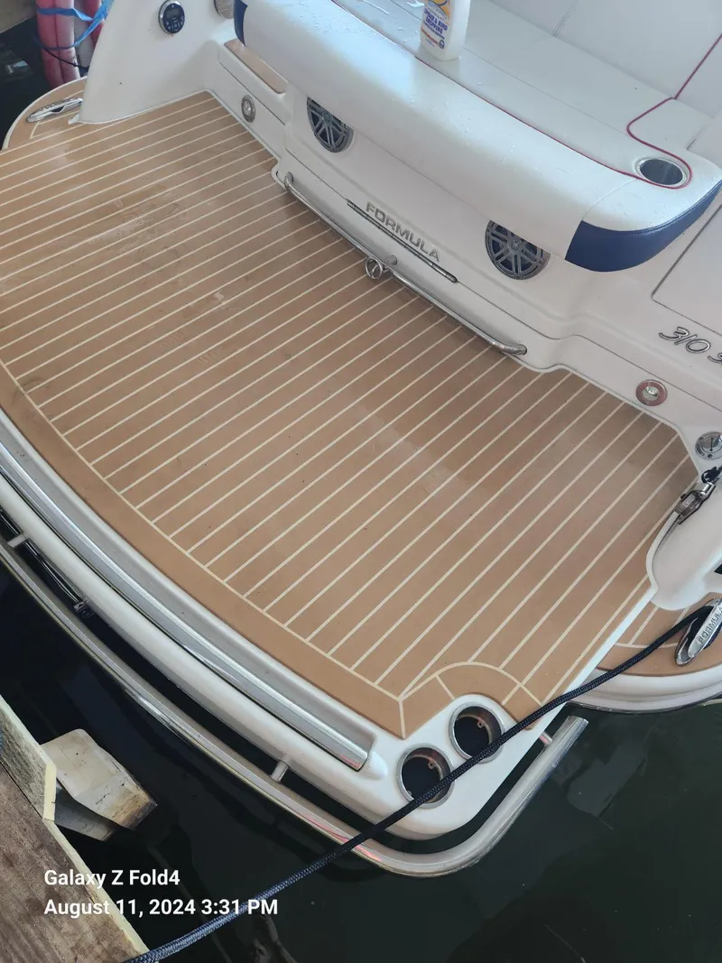 Slide: The Image of 2018 Formula 310 Sun Sport boat with spacious teak swim platform. - 34