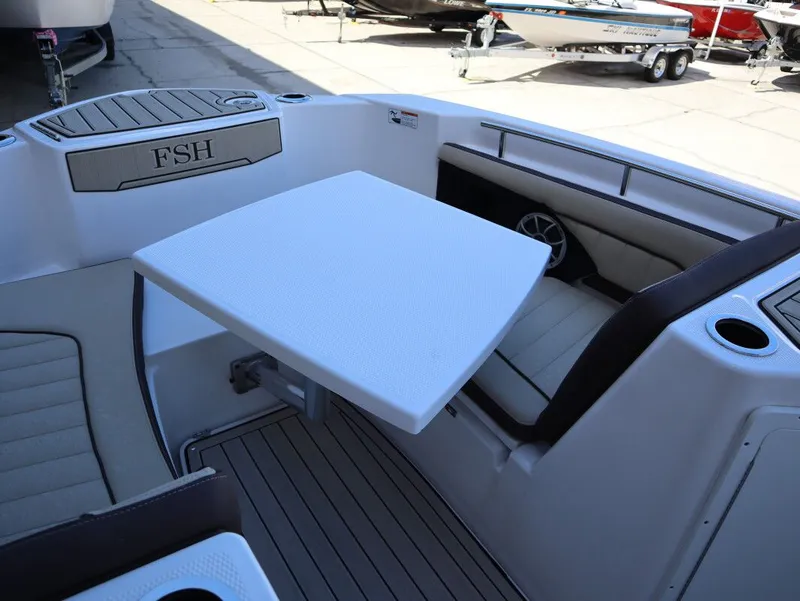 Slide: The Image of Yamaha 255 FSH Sport E 2024 - 25